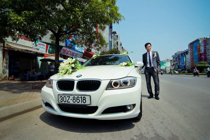 Cựu tuyển thủ đội tuyển bóng đá Việt Nam, Đặng Phương Nam đã chính thức làm lễ cưới với cô dâu Cẩm Trang vào chiều ngày 3/8.